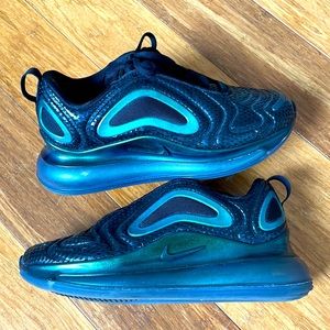 Wmns NIKE Air Max 720 'Throwback Future' size 6
